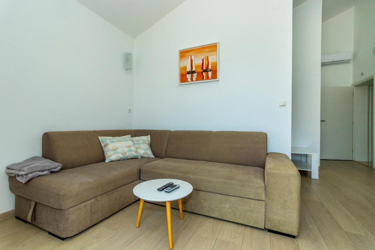 Apartments La Mirage Пироваць Екстер'єр фото