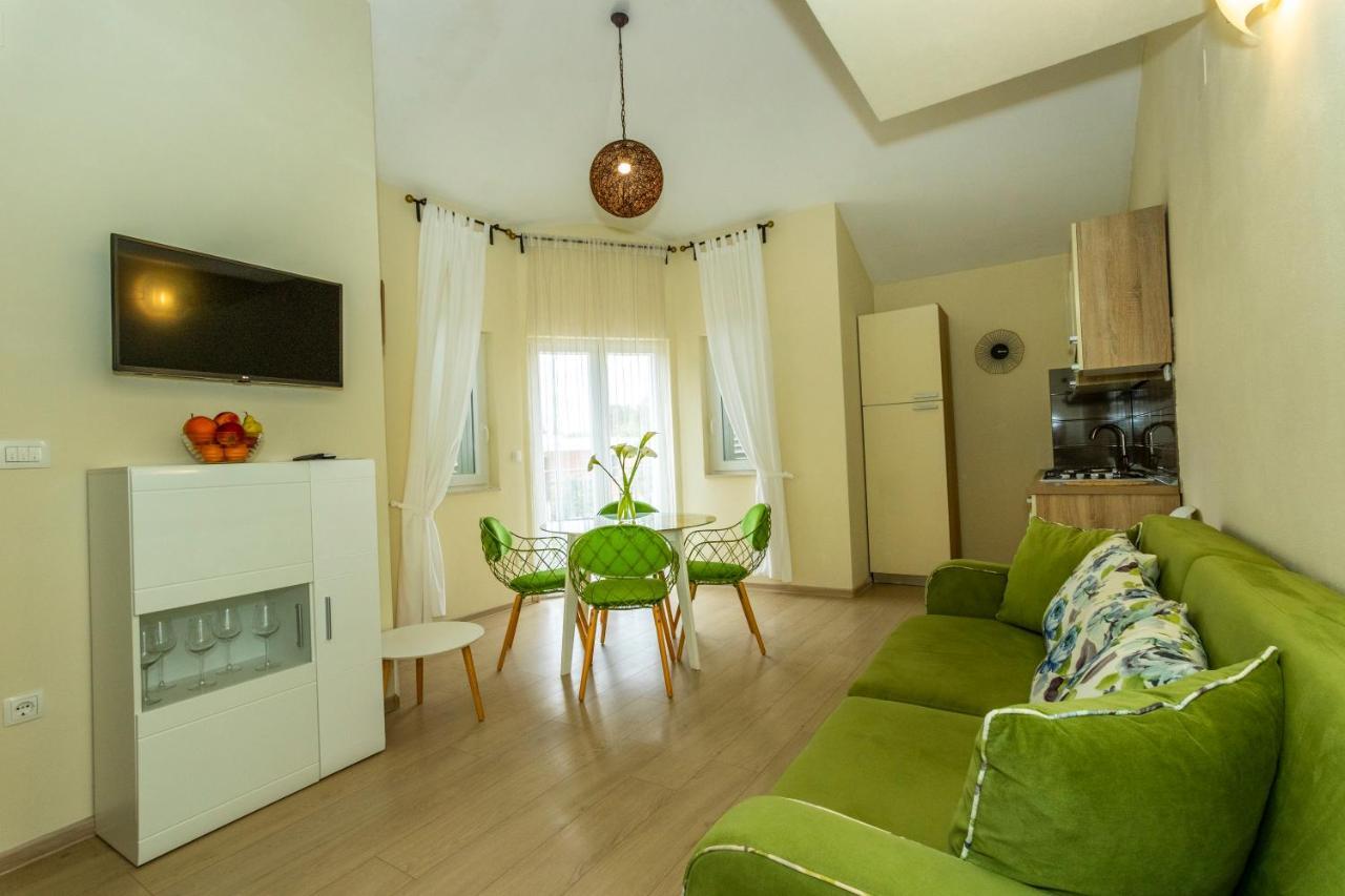 Apartments La Mirage Пироваць Екстер'єр фото