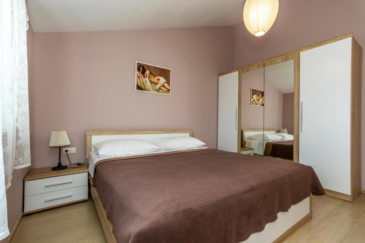 Apartments La Mirage Пироваць Екстер'єр фото