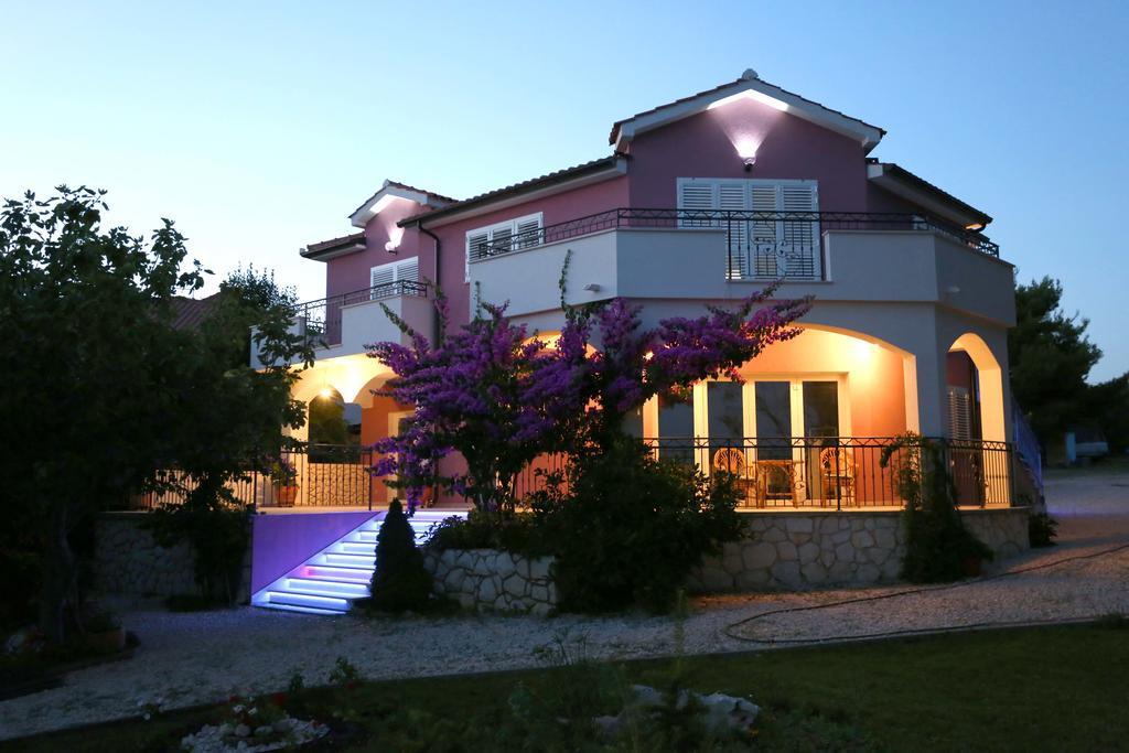 Apartments La Mirage Пироваць Екстер'єр фото