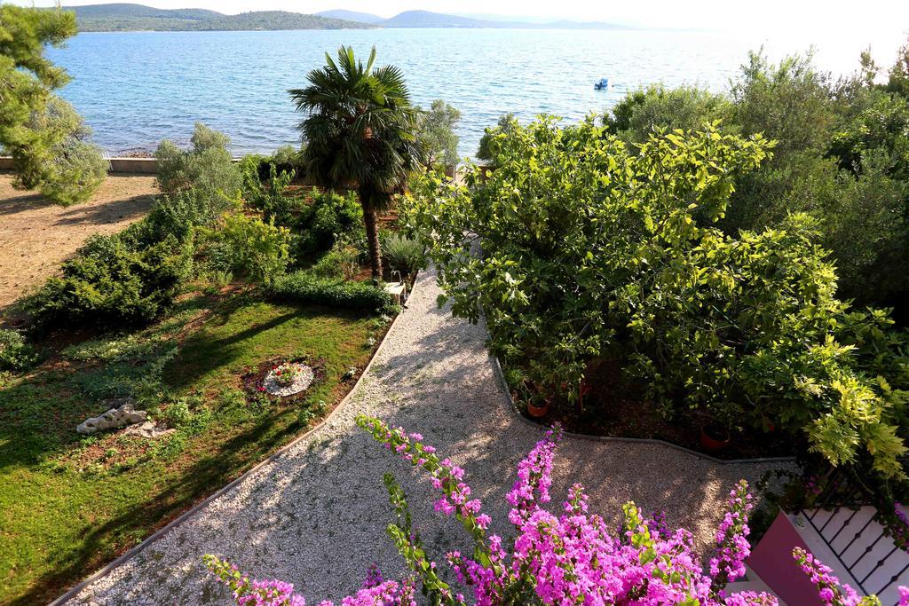 Apartments La Mirage Пироваць Екстер'єр фото