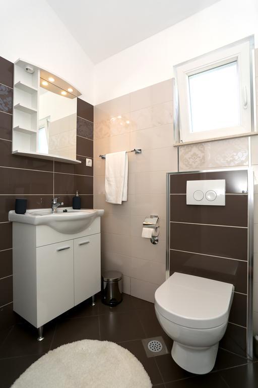 Apartments La Mirage Пироваць Екстер'єр фото