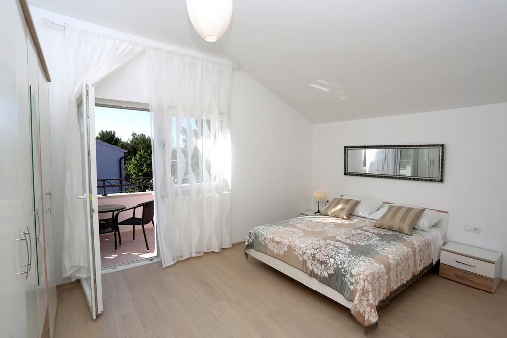 Apartments La Mirage Пироваць Екстер'єр фото