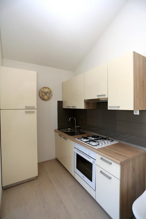 Apartments La Mirage Пироваць Екстер'єр фото