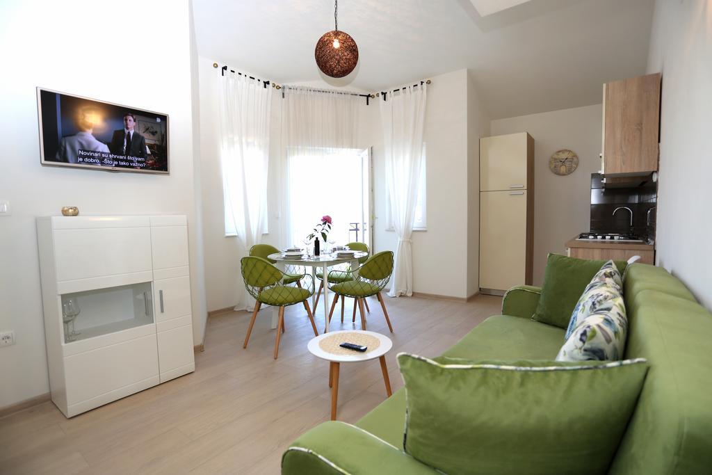 Apartments La Mirage Пироваць Екстер'єр фото