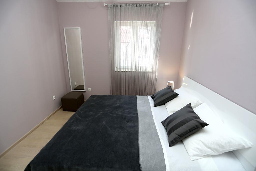 Apartments La Mirage Пироваць Екстер'єр фото