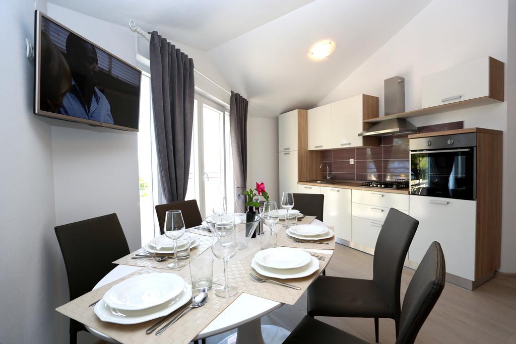 Apartments La Mirage Пироваць Екстер'єр фото